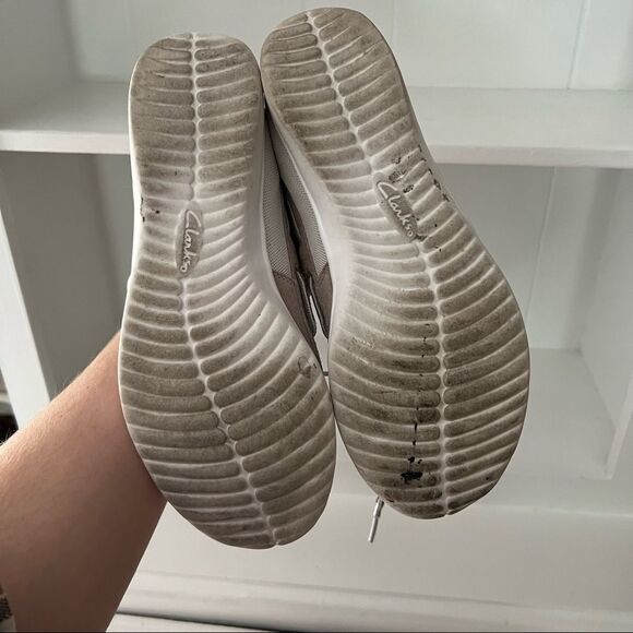 Clarks Tan White Round Toe Slip On Leather Driving Moccasins - Picture 6 of 9